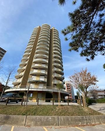 Cond Torre Apartment Lignano Sabbiadoro Bagian luar foto